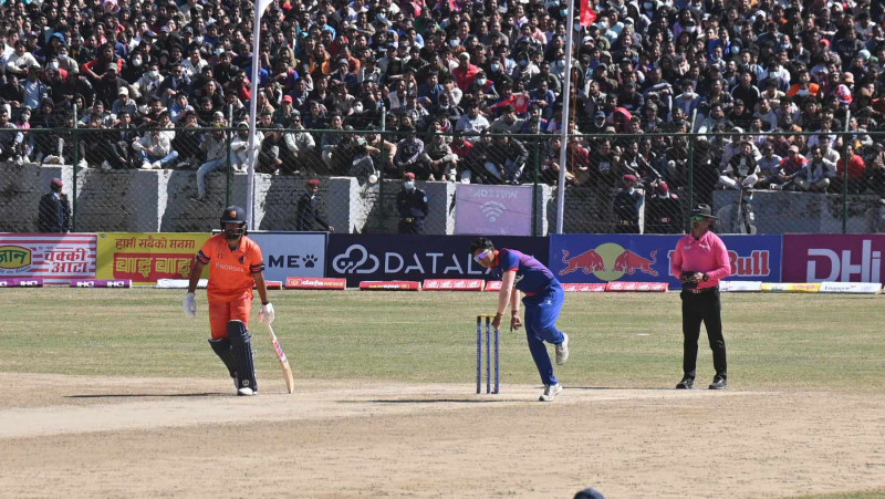 नेदरल्यान्ड्सविरुद्ध नेपाललाई दोस्रो सफलता, कुशलले एकै ओभरमा लिए २ विकेट  